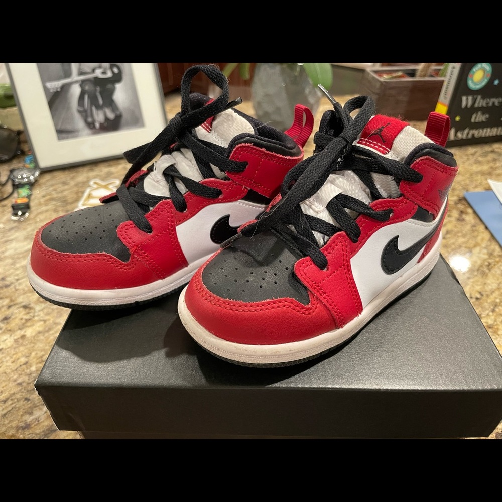 Jordan 1 Mid